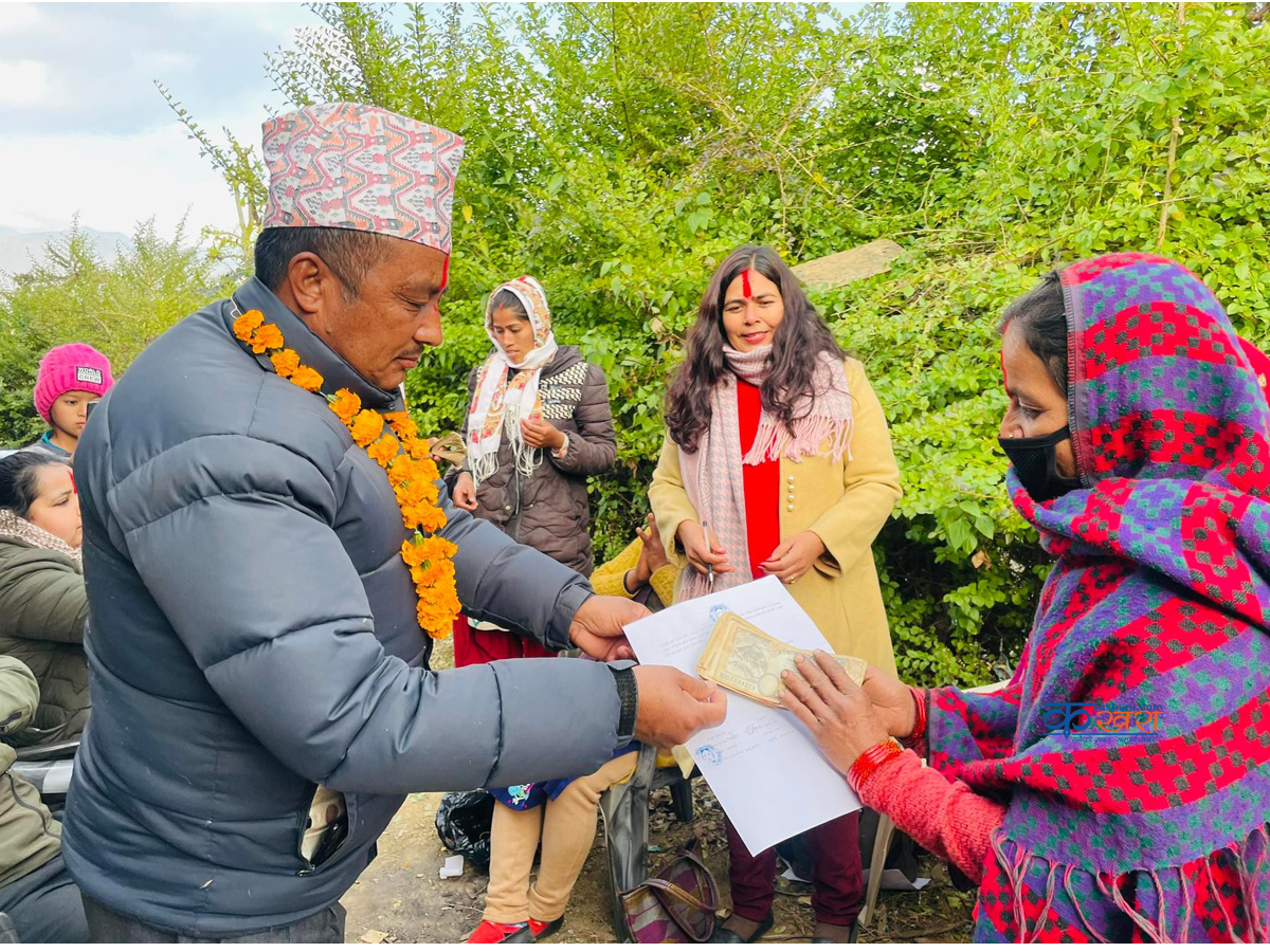 व्यवसाय गर्न महिलाहरुलाई बीउ पुँजी सहयोग